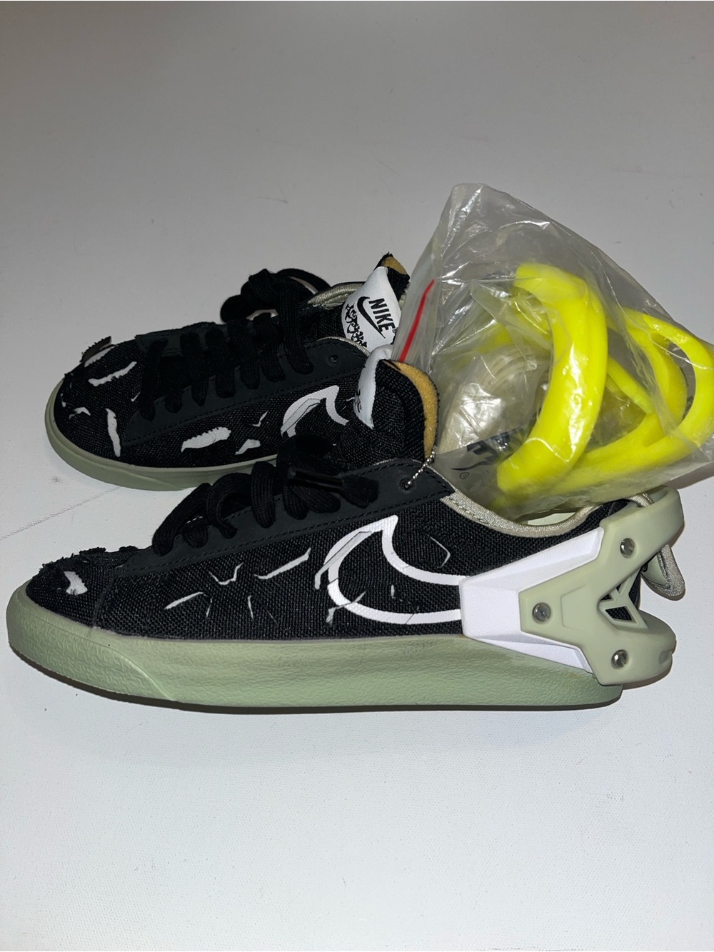 Nike Shoes Men's 4.5 Blazer Low Acronym Black Olive Aura DO9373 Heel Clip  Flaw